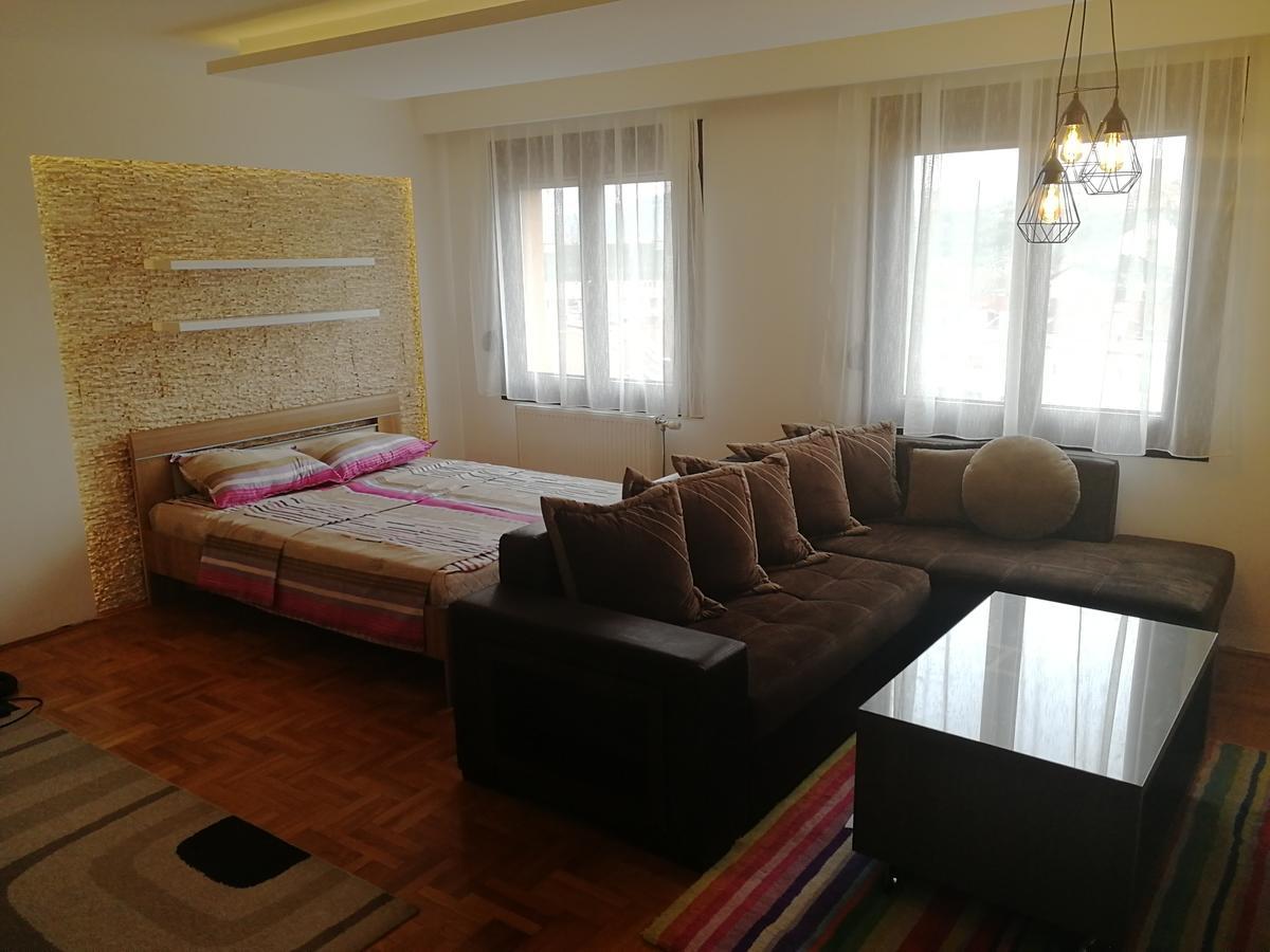 Apartment Aleksija Ni エクステリア 写真